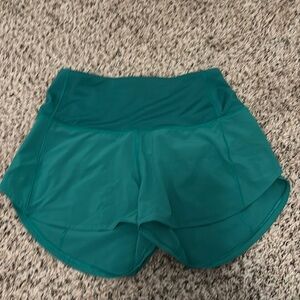 Lululemon sped up green 2.5” shorts